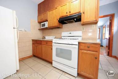 Main picture of 2024 E Madison St