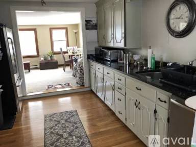 Main picture of 200 Pleasant St