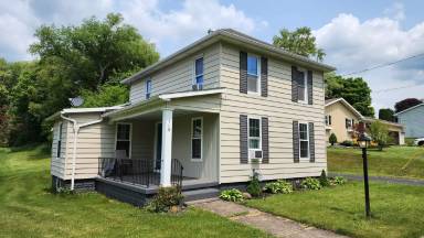 Main picture of 113 N 5th St