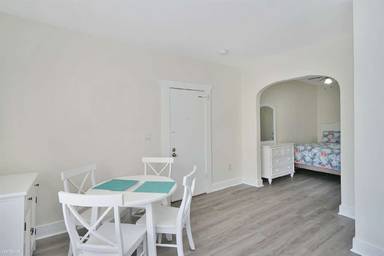 Main picture of 229 NE 32nd St