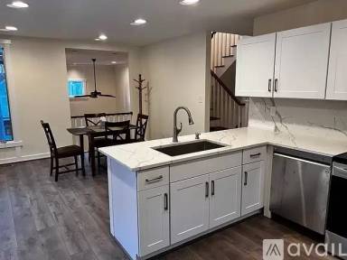 Main picture of 215 W 8th St