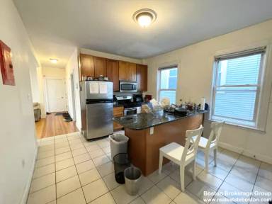 Main picture of 13 Sachem St