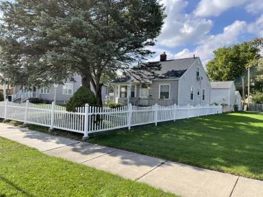 Main picture of 4614 S Detroit Ave