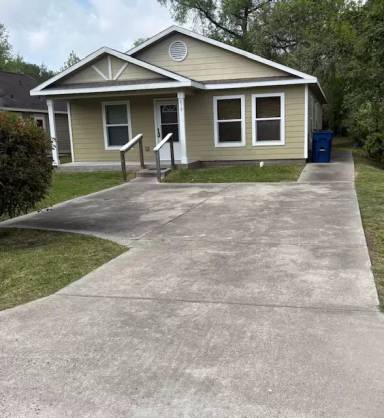 Main picture of 619 N Vionett Ln