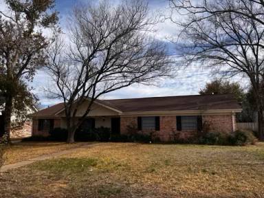 Main picture of 2306 Quail Hollow Dr