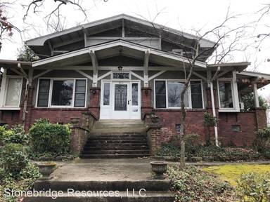 Main picture of 108 S Park Dr