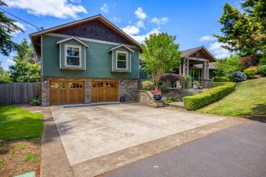 Main picture of 16011 SE Bel Air Dr