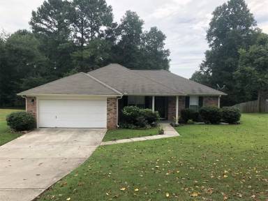 Main picture of 140 Ann Bradley Dr