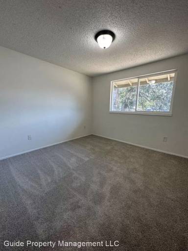 Main picture of Colonial Court Apartments