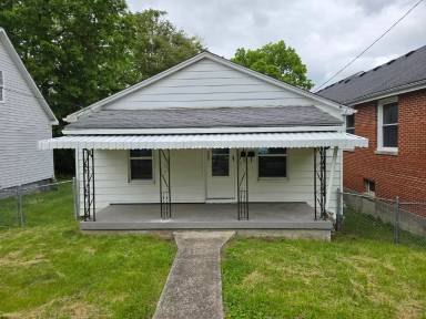 Main picture of 303 Elm St
