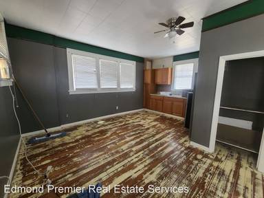 Main picture of 329 E 5th St