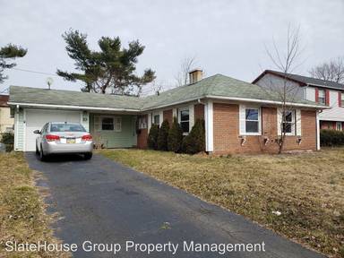 Main picture of 19 Midfield Ln