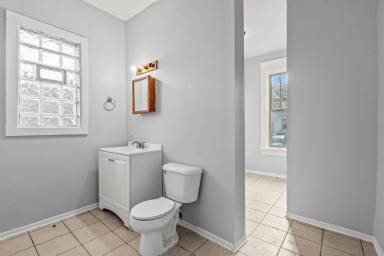 Main picture of 2209 W Mineral St