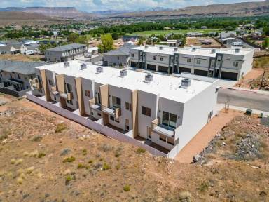 Main picture of 319 S 1930 W