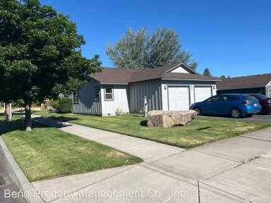 Main picture of 899 NE Hidden Valley Dr