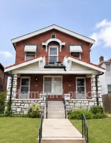 Main picture of 5046 Winona Ave