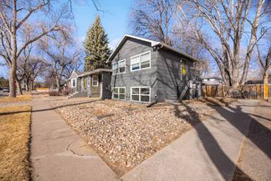 Main picture of 202 Edwards St