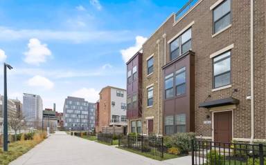 Main picture of 1002 N Durham St