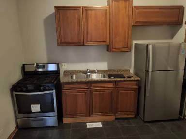 Main picture of 128 S Whipple St