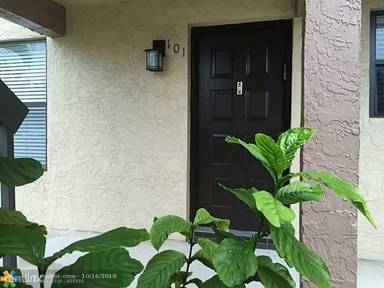 Main picture of 21890 Lake Forest Cir