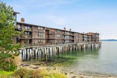 Main picture of 3717 Beach Dr SW