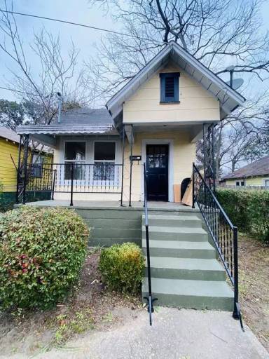 Main picture of 2719 Baldwin St