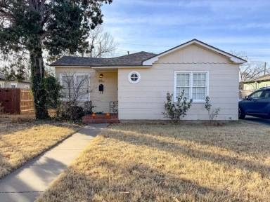 Main picture of 2703 30th St