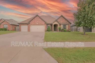 Main picture of 2202 SW Tupelo Ave