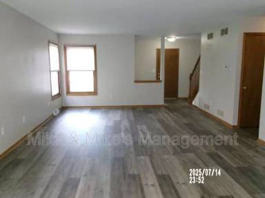 Main picture of 3365 S 113th St