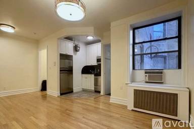 Main picture of 680 Riverside Dr