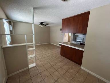 Main picture of 1148 W 7th St