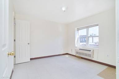 Main picture of 2378 Hoffman St