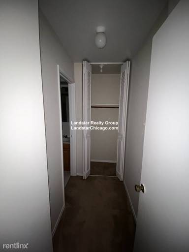 Main picture of 5909 N Kenmore Ave