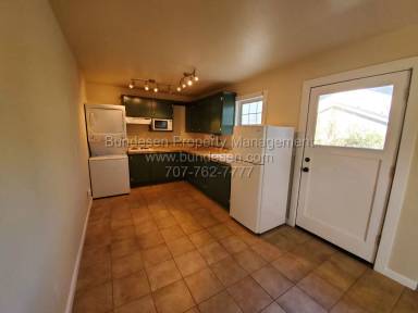Main picture of 9936 Oak St