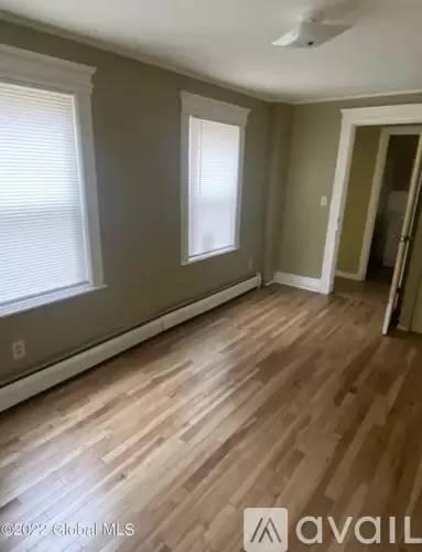 Main picture of 483 2nd St