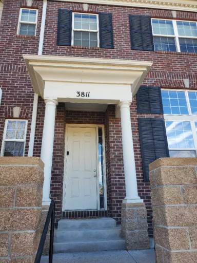 Main picture of 3811 S Dayton St