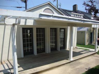 Main picture of 110 W Washington St