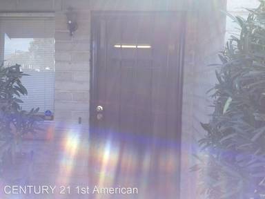 Main picture of 211 W Roger Rd