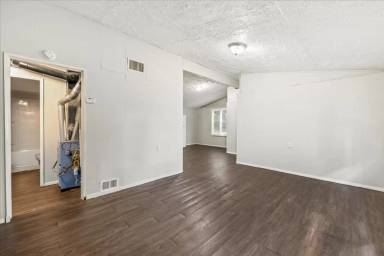 Main picture of 2967 Wallace Ave