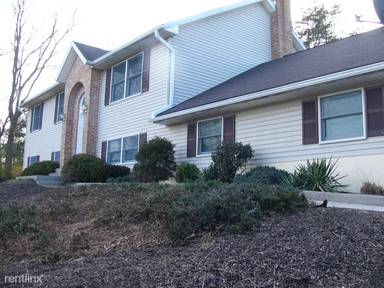 Main picture of 840 Queen St