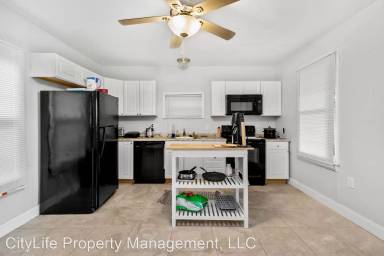 Main picture of 250 Maple Ave