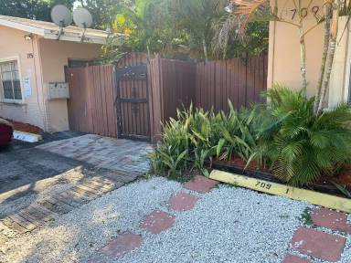 Main picture of 715 SW 14th Ave