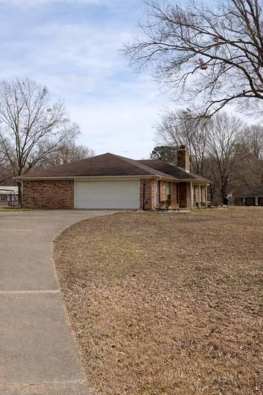 Main picture of 5602 Hillcrest Dr