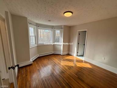Main picture of 72 College Ave