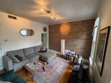 Main picture of 111 E Blenkner St