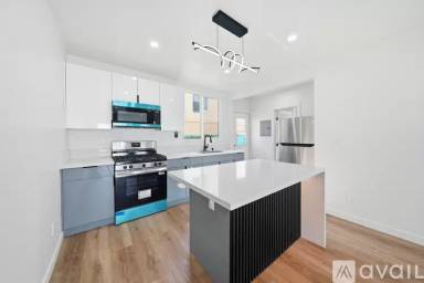 Main picture of 3020 W 12th St
