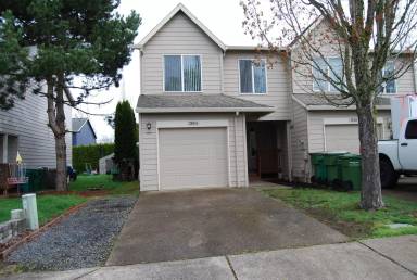 Main picture of 2531 E 3rd St