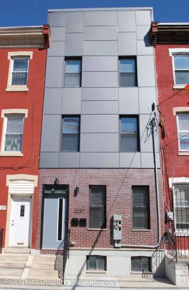 Main picture of 2237 W Oxford St