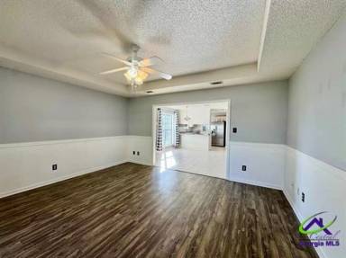 Main picture of 214 Wynfield Ln
