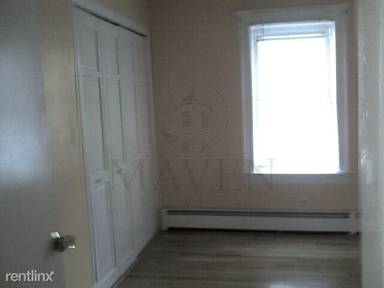Main picture of 32 Maple Ave